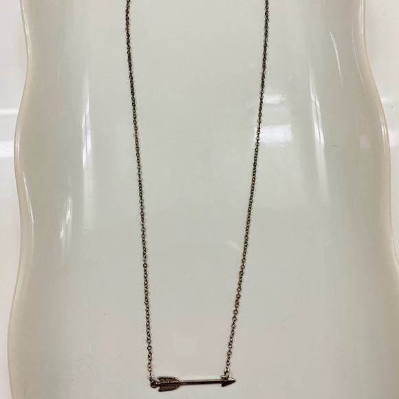 💘 Silver Arrow Necklace 💘 - Picture 4 of 7